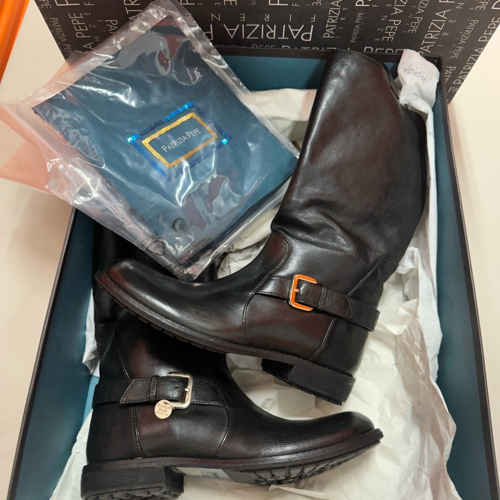 NIB Patrizia Pepe Stivale Boots
Nero (Black)
Size 35 (US 5)